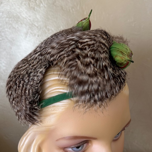 ASTOUNDING HIG FASHION 1940's SPOTTED FEATHER HAT WITH 2 "BIRDS"/TAILS - Picture 10 of 16
